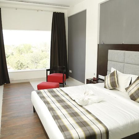 Silver Estate Resort Tikamgarh Екстериор снимка