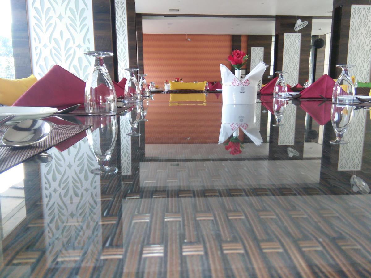 Silver Estate Resort Tikamgarh Екстериор снимка