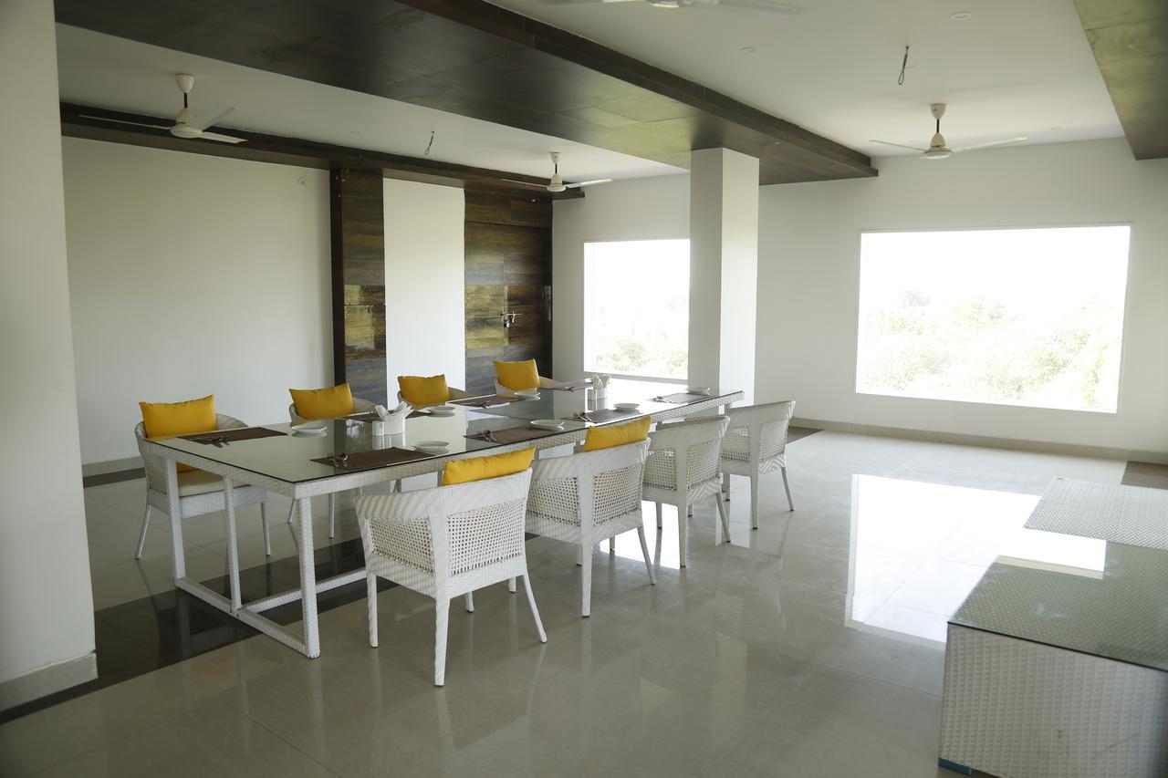 Silver Estate Resort Tikamgarh Екстериор снимка